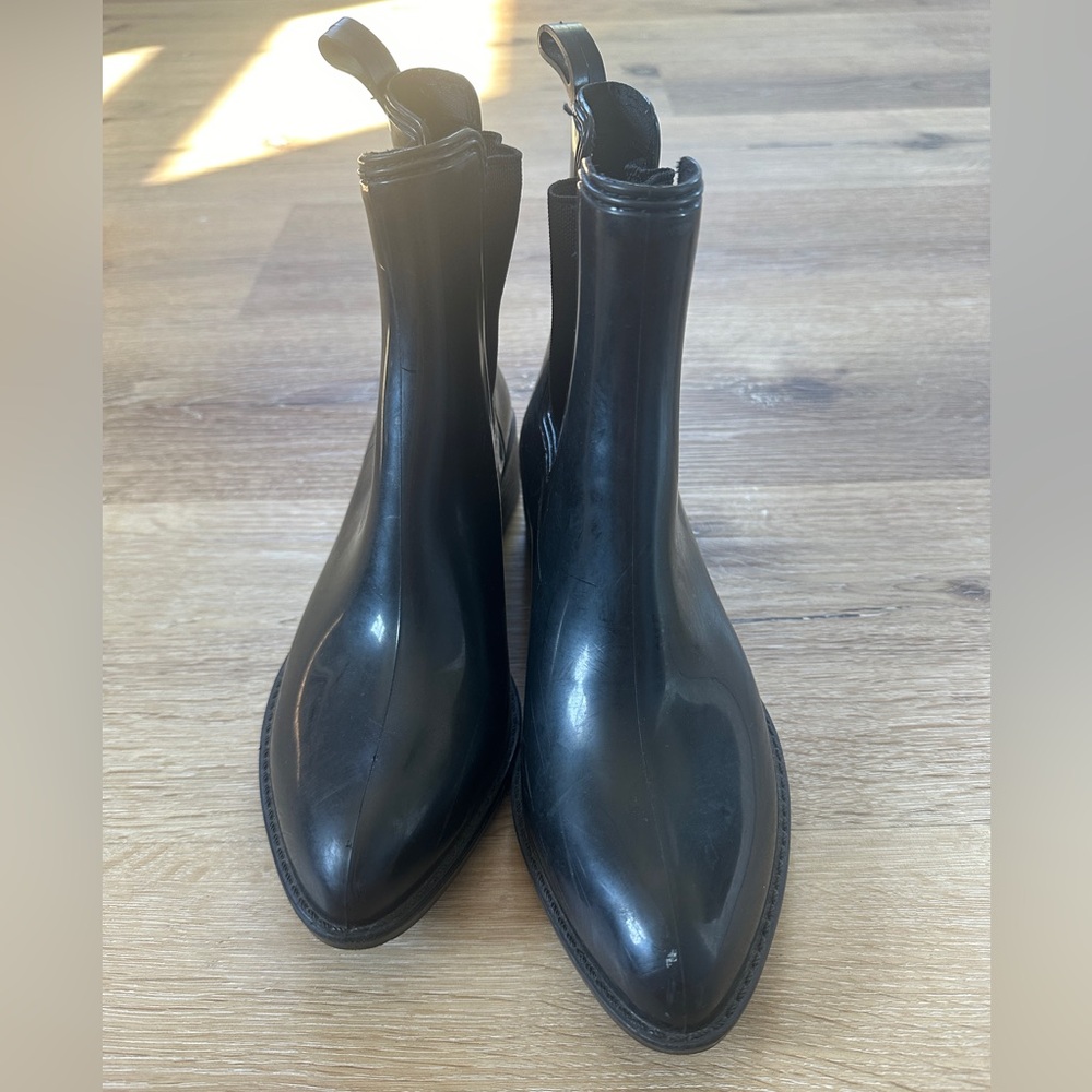 Black ankle boots size 9, used like new